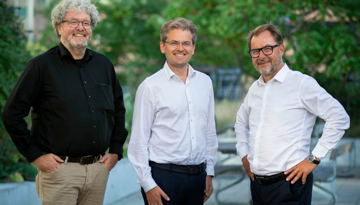 Representanter for Globeteam og Kons, med Sebastian Næss Langaas i midten
